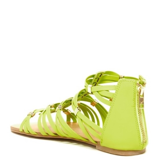 New! Steve Madden Sandals - Picture 2 of 3